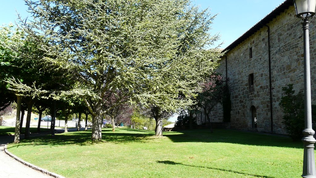 Monasterio de Leyre by Fernando Lorenzo Yus…