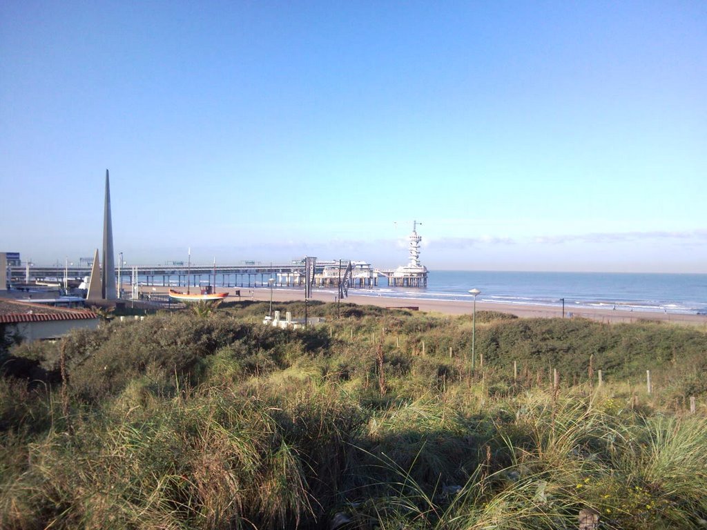 Zicht op de Pier in Scheveningen by acpanther_mst