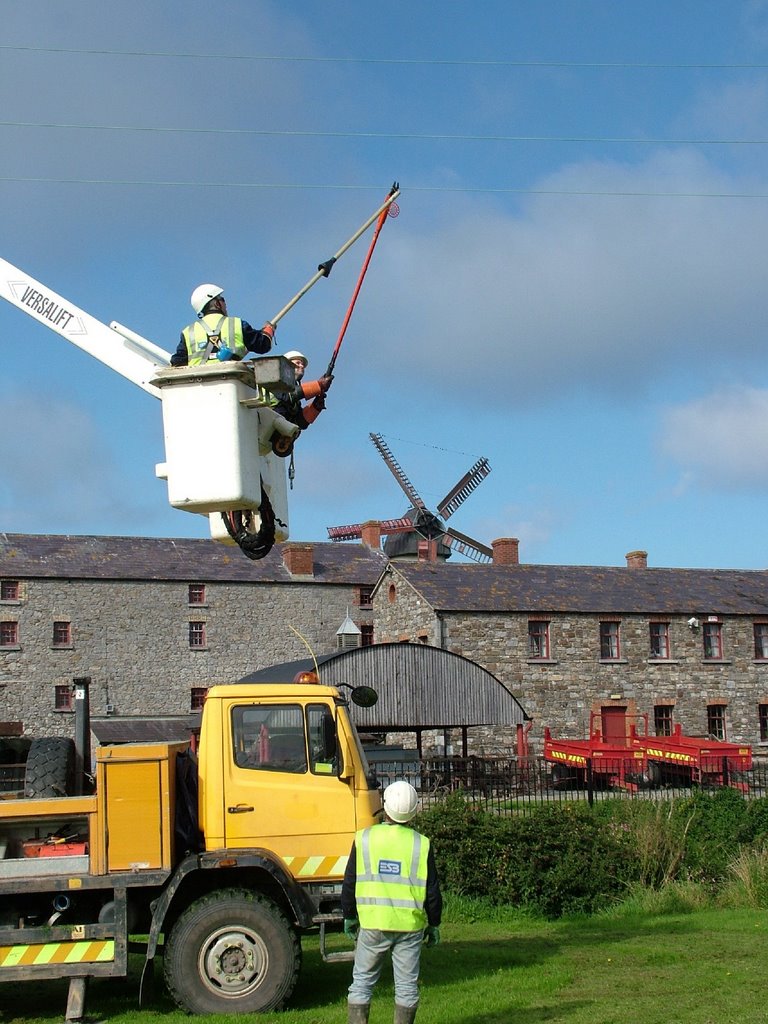 ESB line crew at Skerries Mills by petrafingal