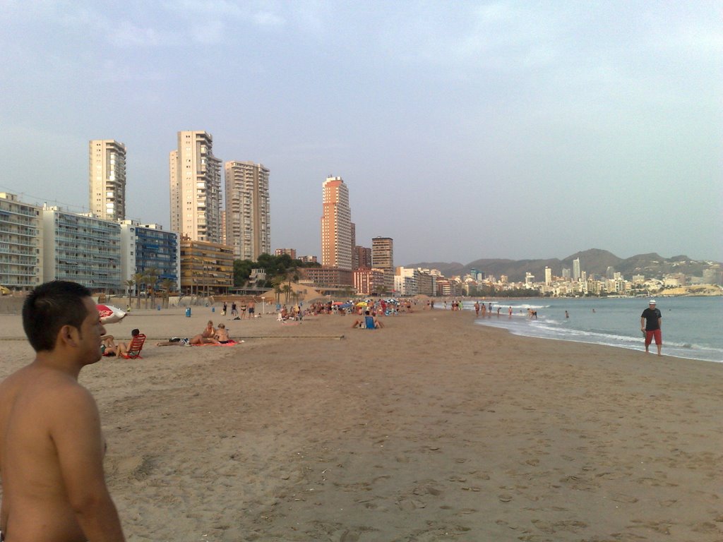 Bajando a la playa by CARBUSMAR