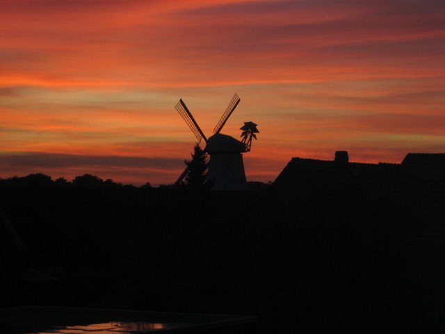 Etelsen Mühle "Red Sky" by quoogle