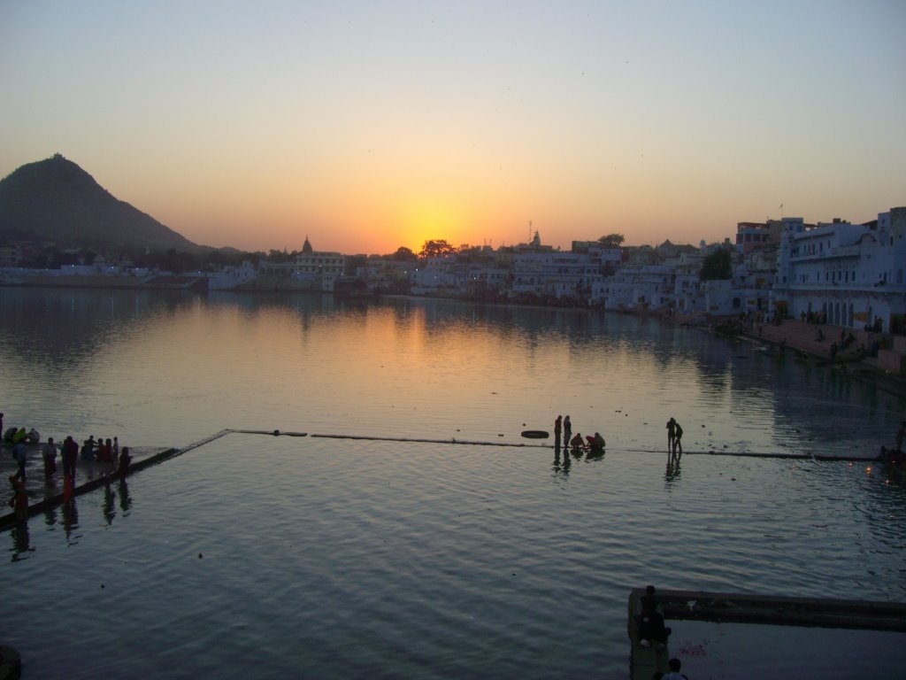 Sunset at Pushkar Lake by atarax