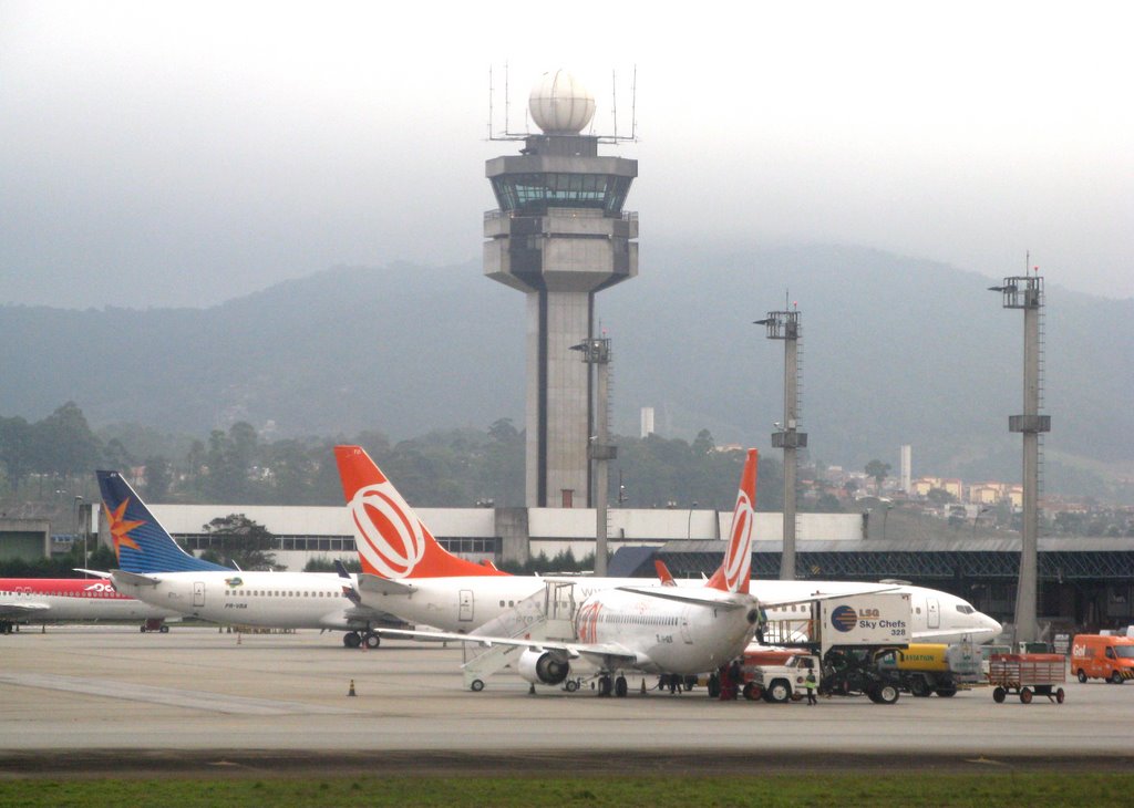 G3 733/738, RG 738, O6 100 & Torre de Controle - São Paulo-Guarulhos (GRU), SP, Brasil. by André Bonacin