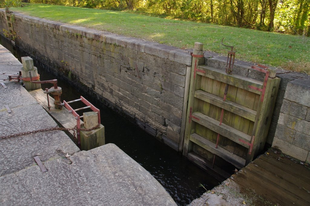 Battery Creek Lock or Kanawha Canal Lock 01 by Tom Grayson