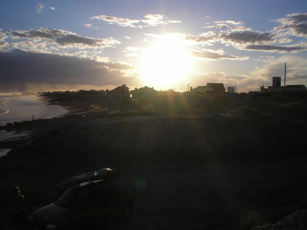 Atardecer sobre las rocas by liliana rosa