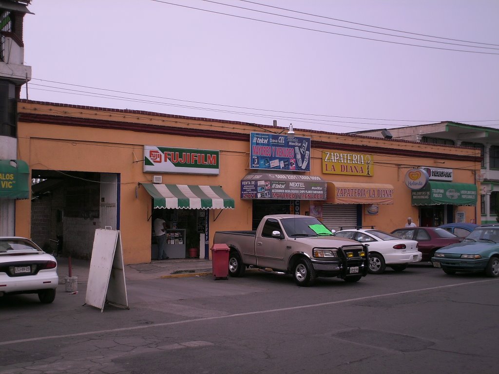 El Estacionamiento, La Zapateria Y los Demas by Ricardo Valverde