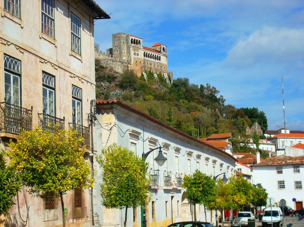 Terreiro'dan Leiria Kalesi / Leiria Castle from Terreiro - Portekiz (10.2008) by Orçun D.