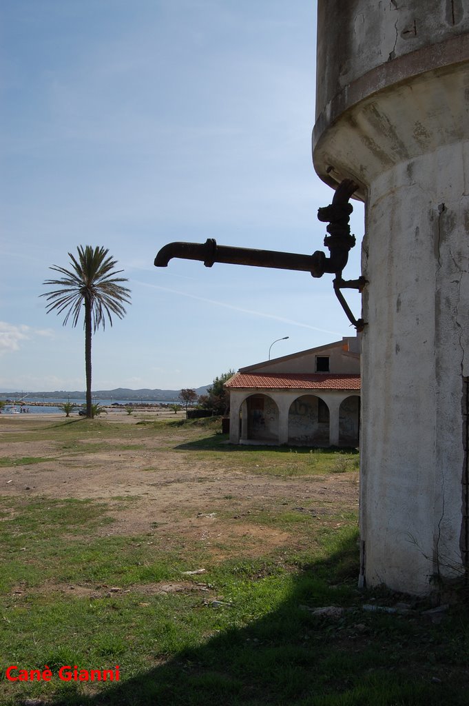 Serbatoio vecchia stazione by Gianni Canè