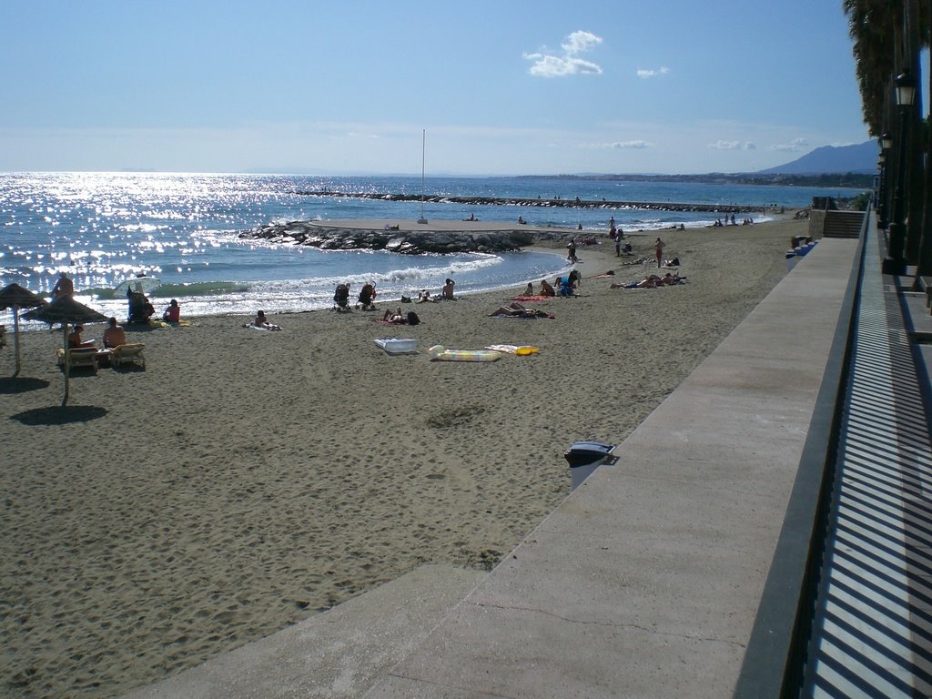 Marbella (paseo maritimo) by Luigi Donna