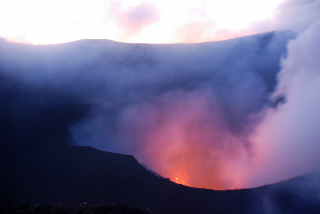 Vanuatu - Volcan Yasur sur l'île de Tanna by pasojo