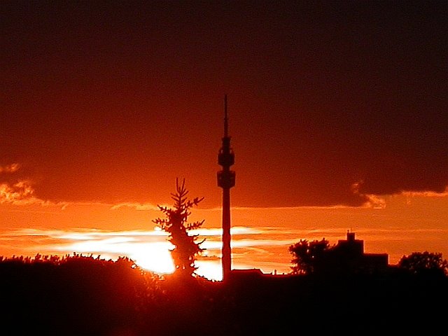 German Sunset Tower: Schwarz Rot Gold by thomashaagen