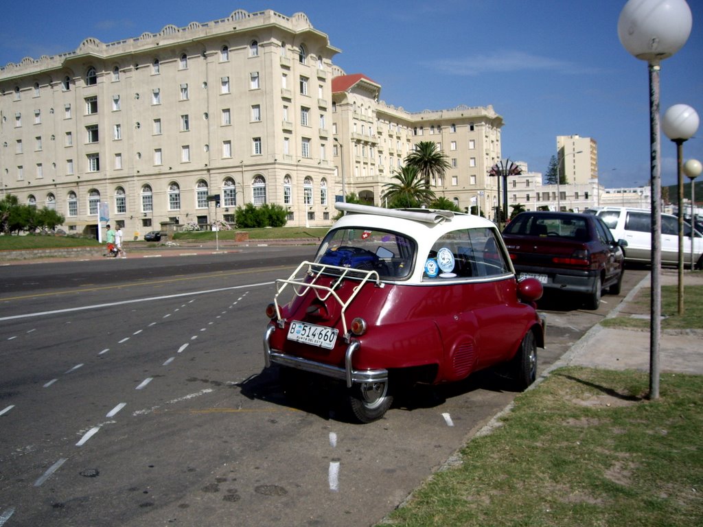 Argentino Hotel Piriápolis y mi Isetta by Juan Pozzi