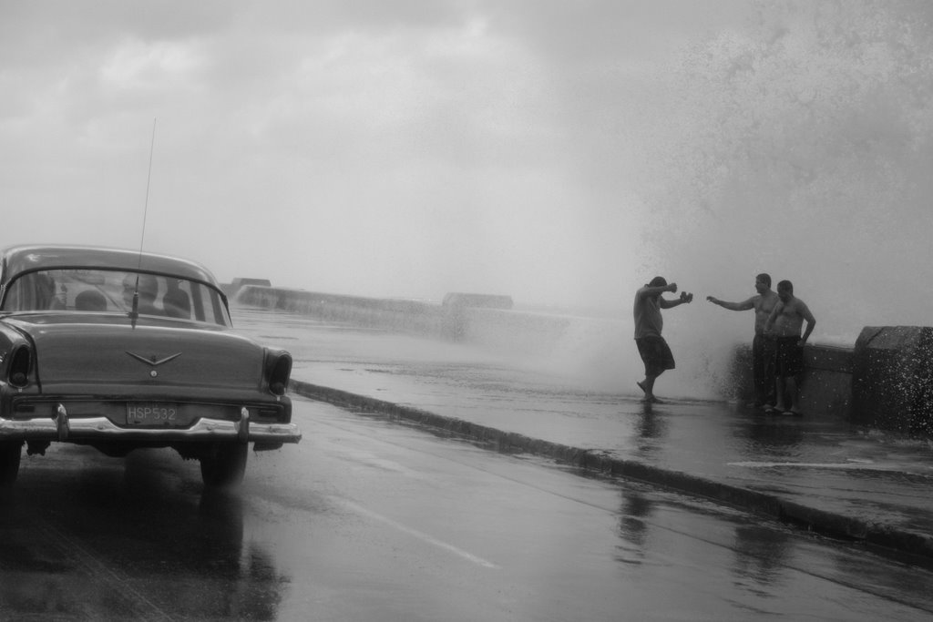 Malecón, Ciudad de La Habana, Cuba by Hans Sterkendries