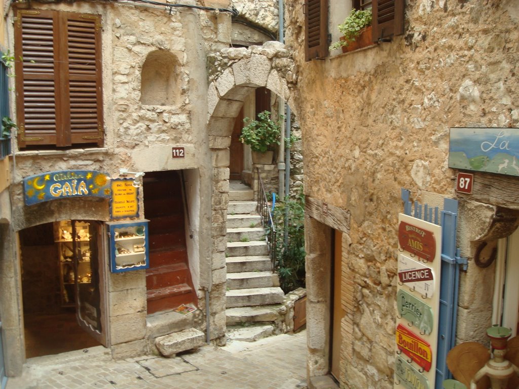 Ruelle a Tourettes sur Loup by xymore