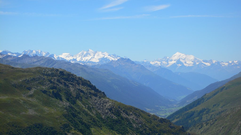 Links Dom, rechts Weißhorn vom Furkapass by Mario Lischke