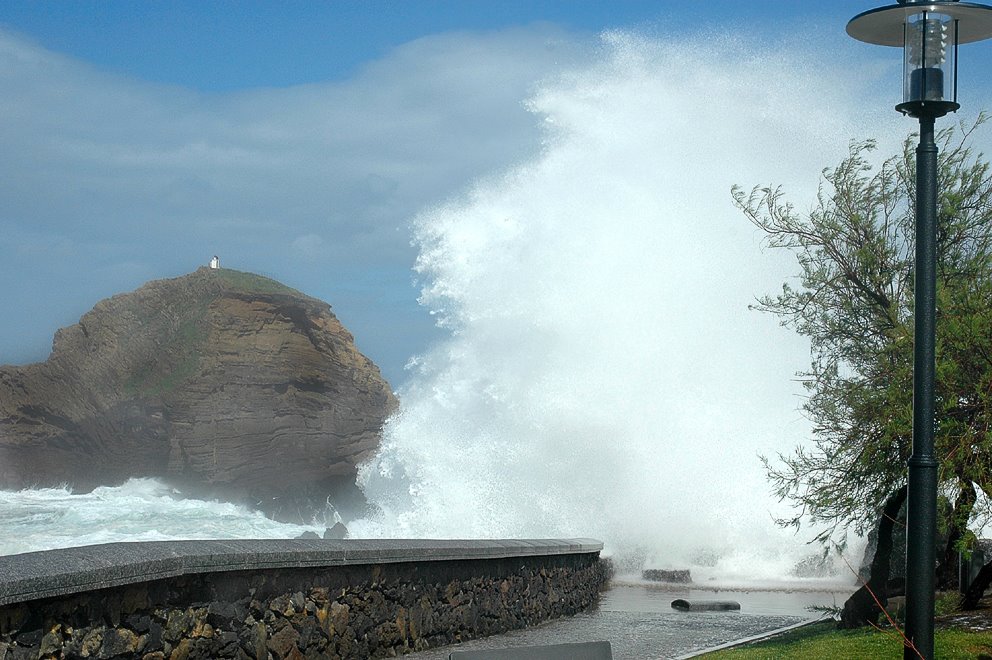 Porto Moniz-Brandung by Heidy R. Hort