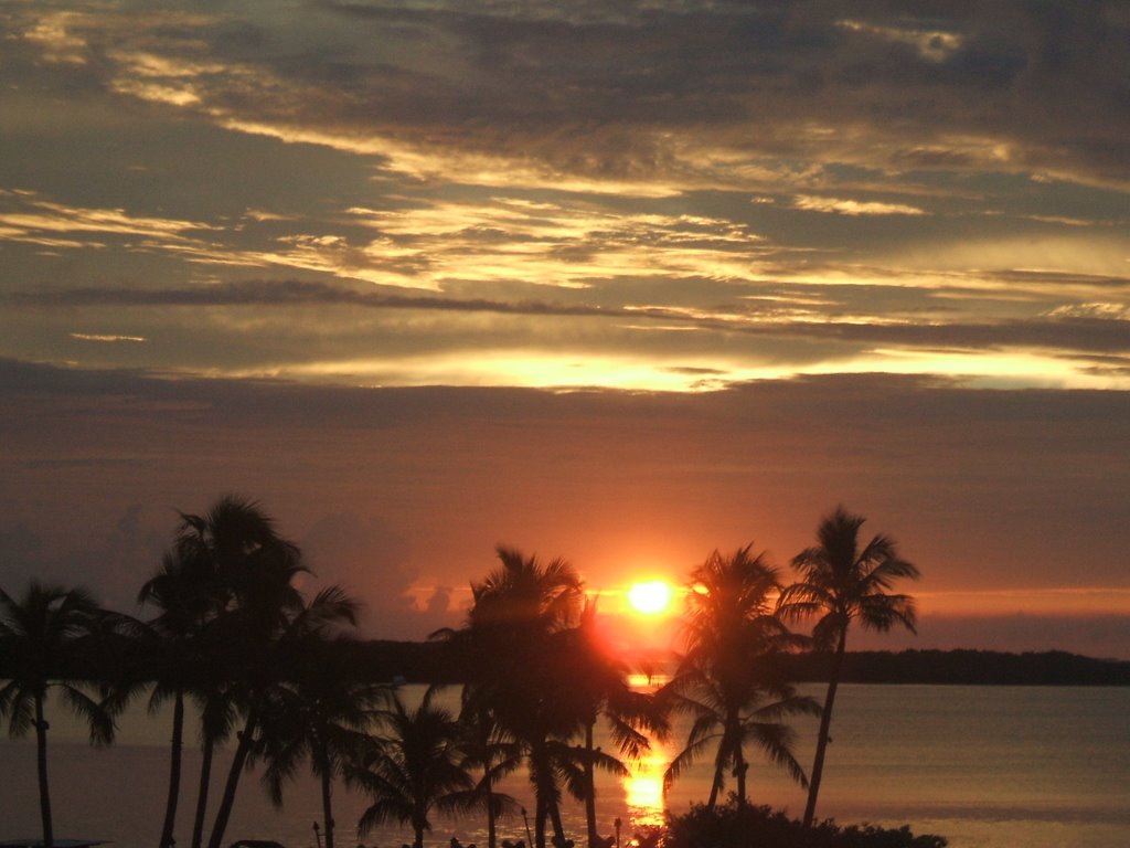 Sunset in Islamorada, Florida by loguercio