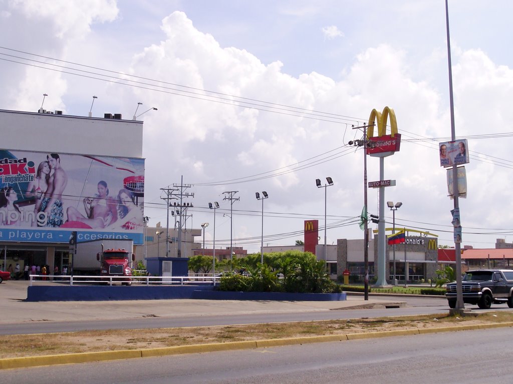 Ciudad TRAKI + McDonald's_ Sector Las Morochas by fab_zac