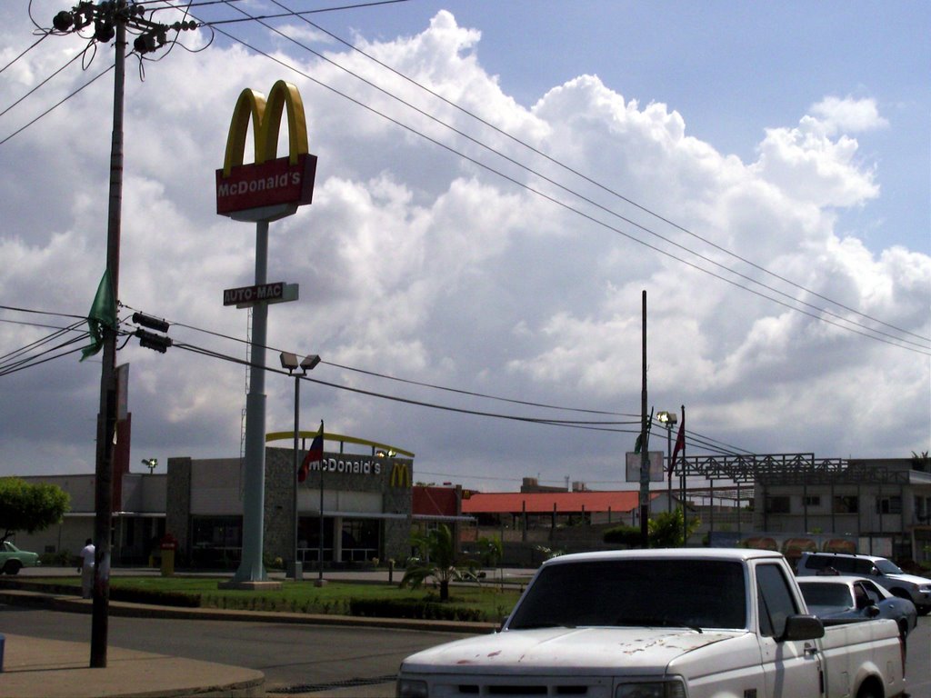 McDonald's_ Las Morochas_ Uso Comercial Vecinal by fab_zac