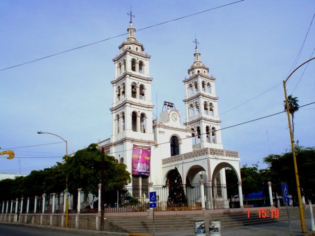 Iglesia de San Francisco de Asís by Alba Salgado