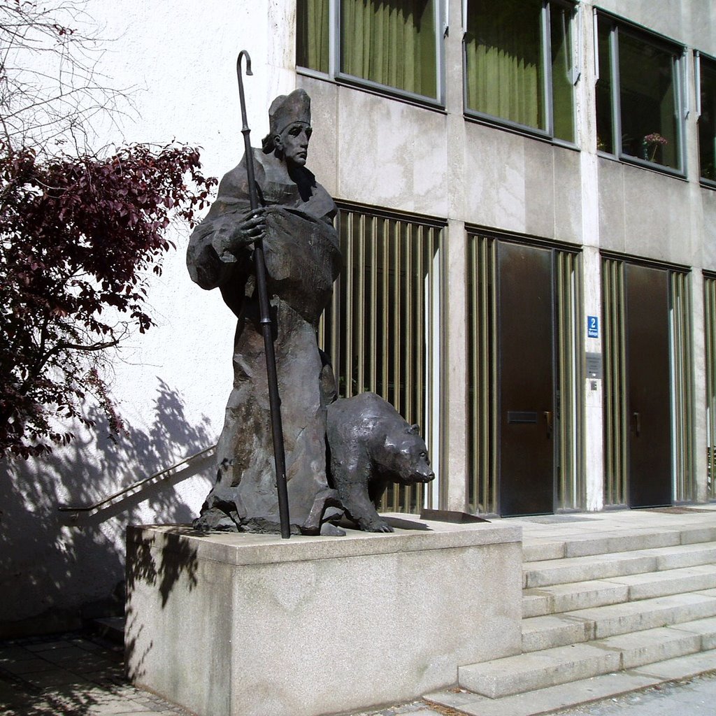 Der Heilige Korbinian mit seinem Bär by Stadtbummel-Muenchen