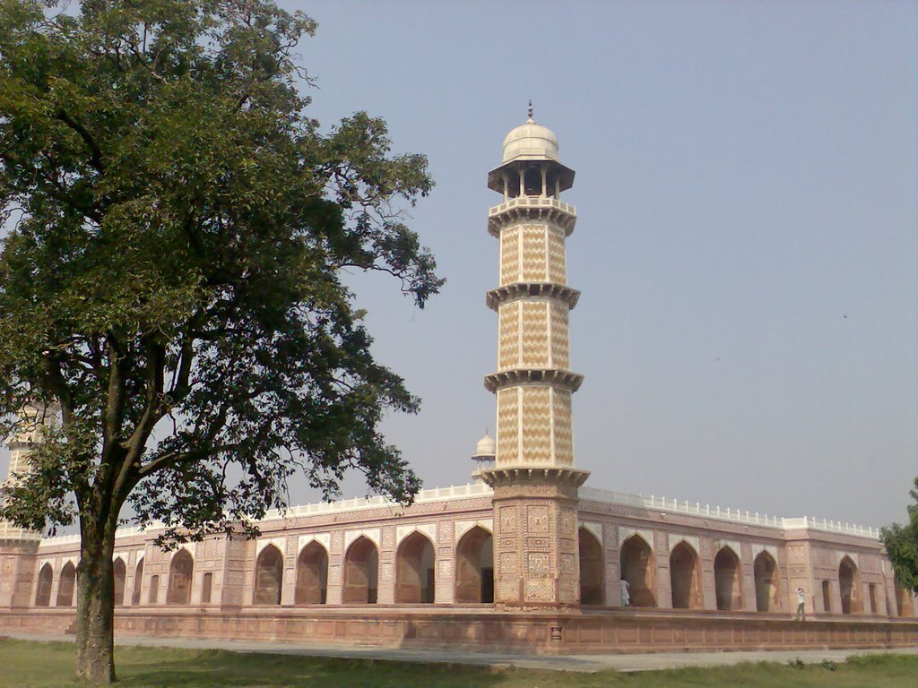 Tomb of Emperor Jehangir by Syed Yasir Usman