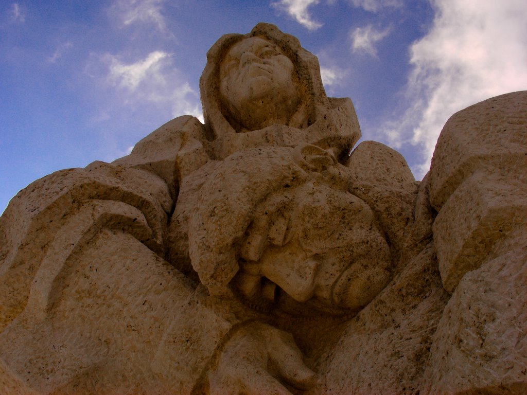 Monstrum szobor - Monstrous Monument by Mocsolád