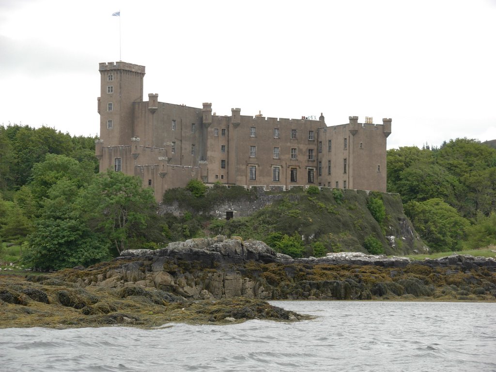 Dunvegan Castle by Alessandro Guarguagl…