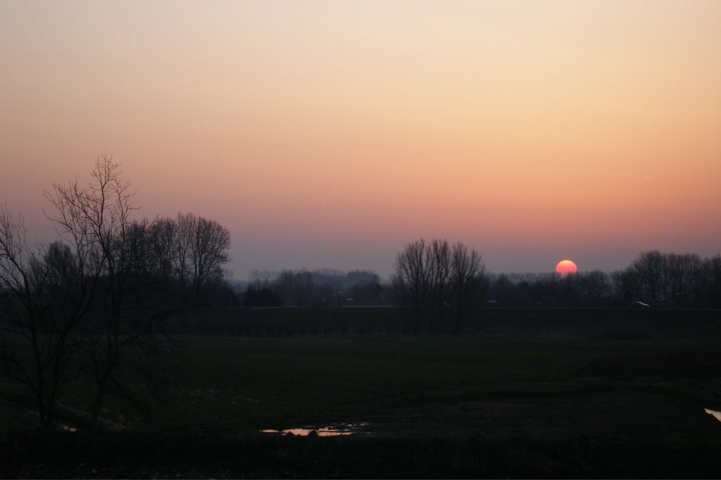 Sunrise at Lekdijk by basholleman