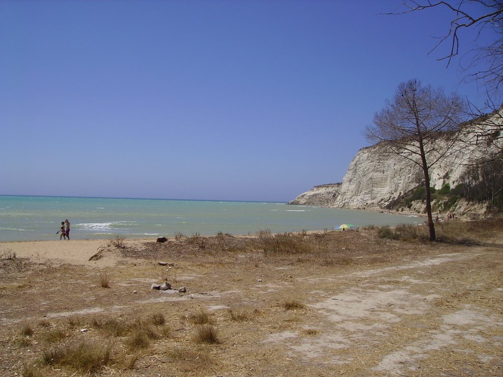 Strand und Kreidefelsen von Eraclea Minoa by Holger Steiner