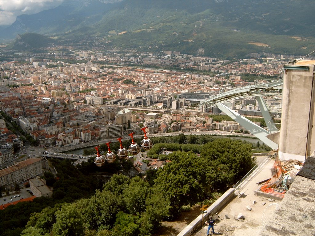 Bahn zur Bastille in Grenoble by Froschmuseum