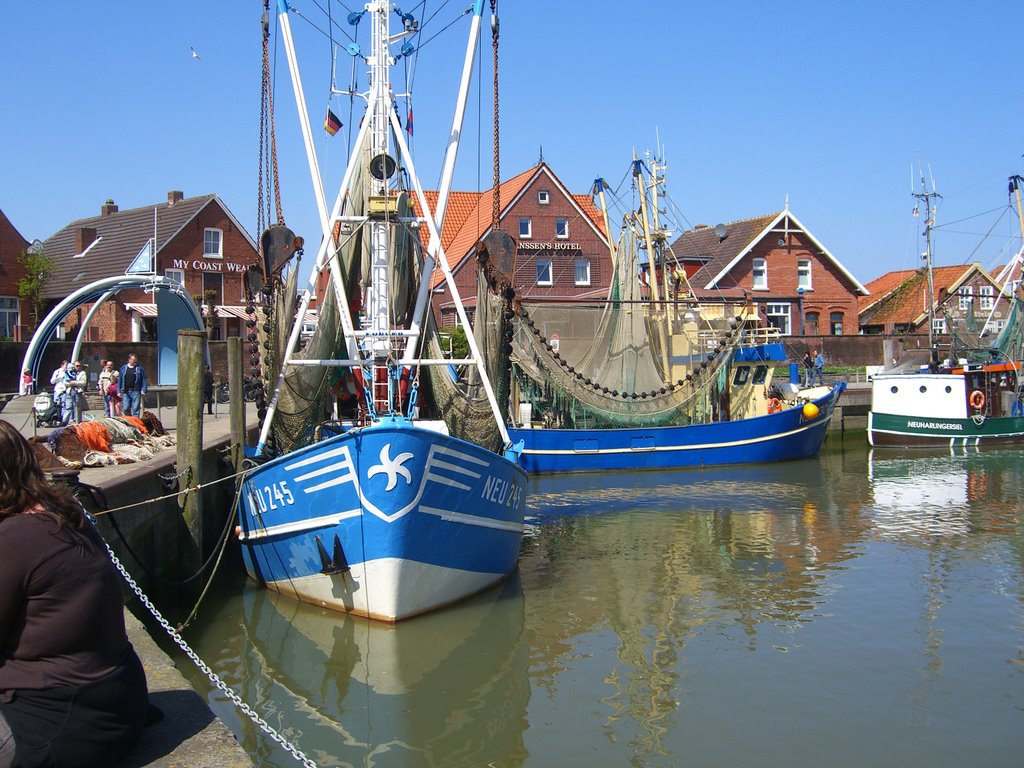 Neuharlingersiel by Ulrich Voss