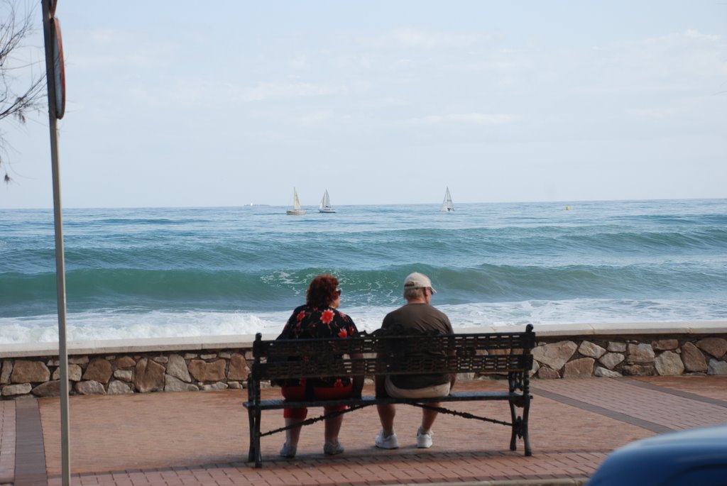 Unknown couple on bench Sept 2008 by Glyn M Evans