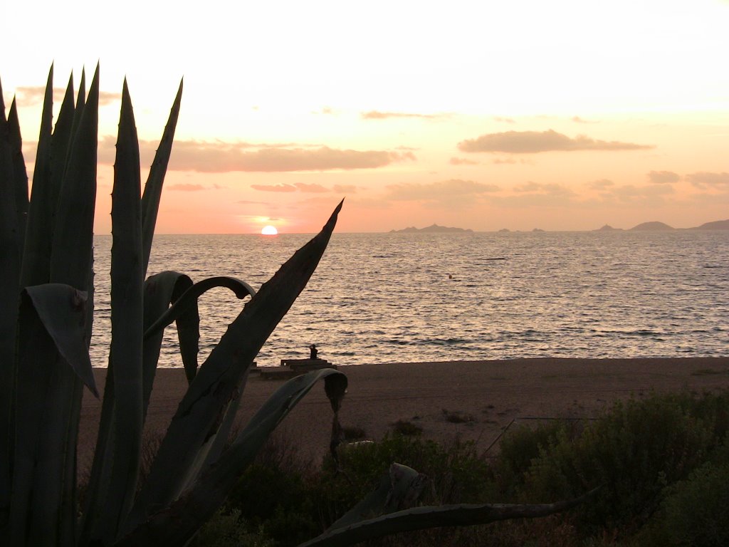 Couché du soleil, vue de la CCAS sur les iles sanguinaires en Octobre 2008 by charly et christine