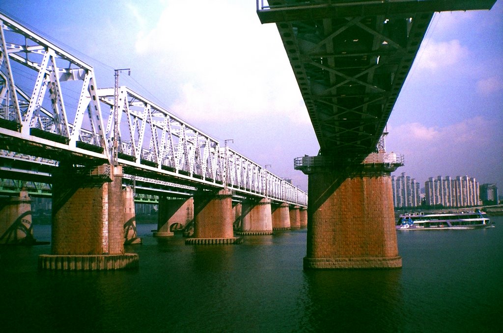 Hangang Iron Bridge by inomusay