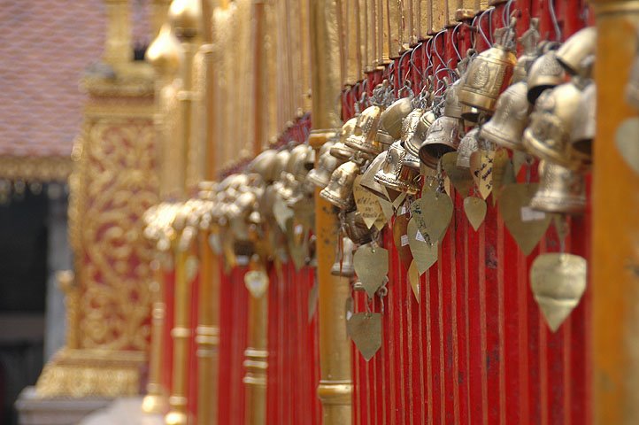 Templo de Doi Suthep (milers de Campanetes) by janyols