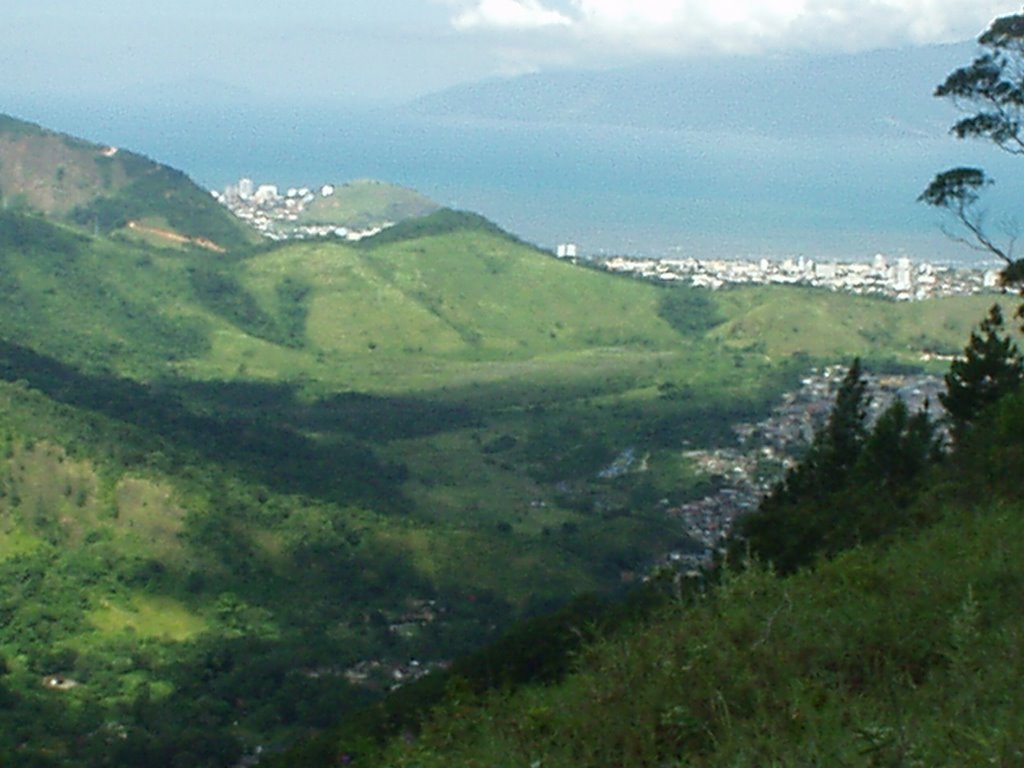 Caragua vista da Rod. dos Tamoios by Alexandre Negão