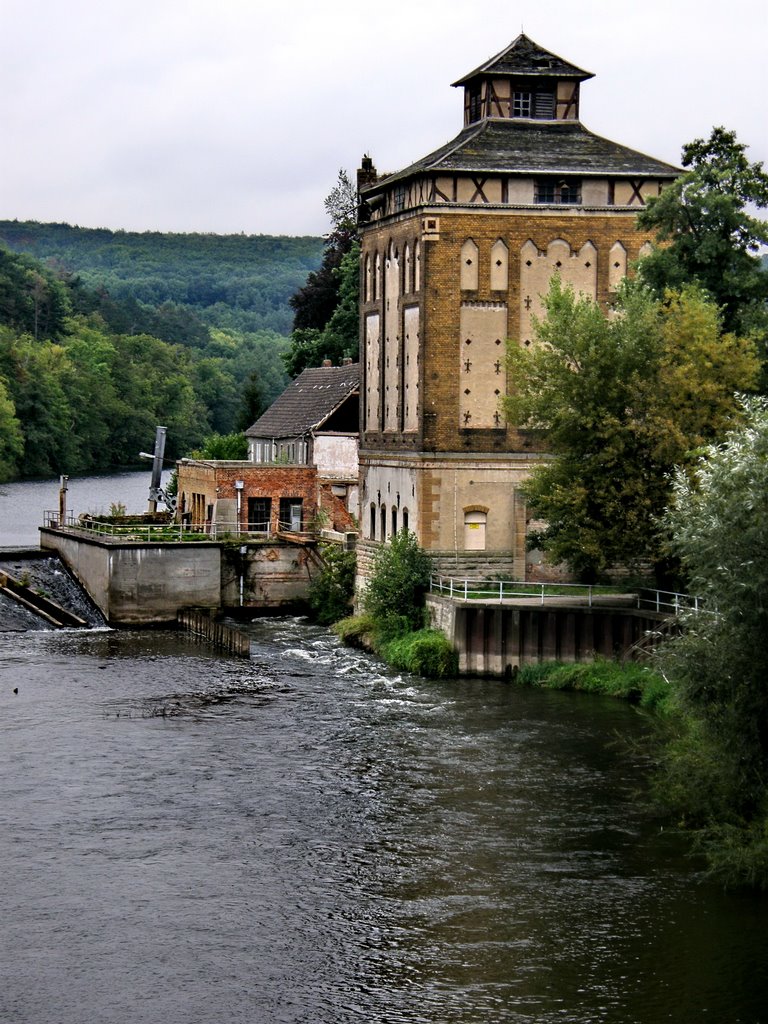 Die Alte Mühle am Wehr, zerstört bei Großbrand am 14. September 2007 by Schwiemonster