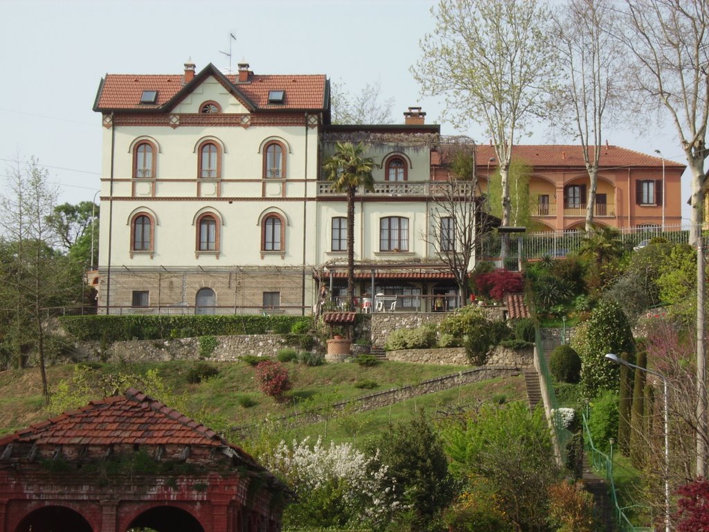 CASA DEL MEDICO by cataldo santoro