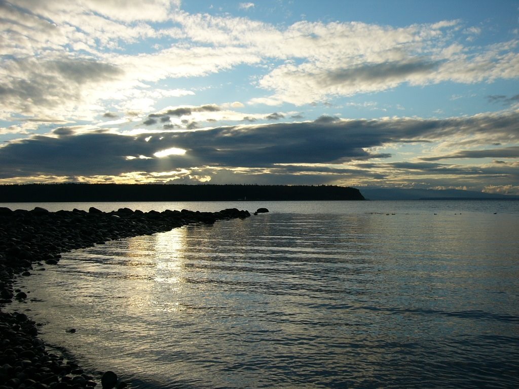 Sunset over Vancuver Island by rto1966