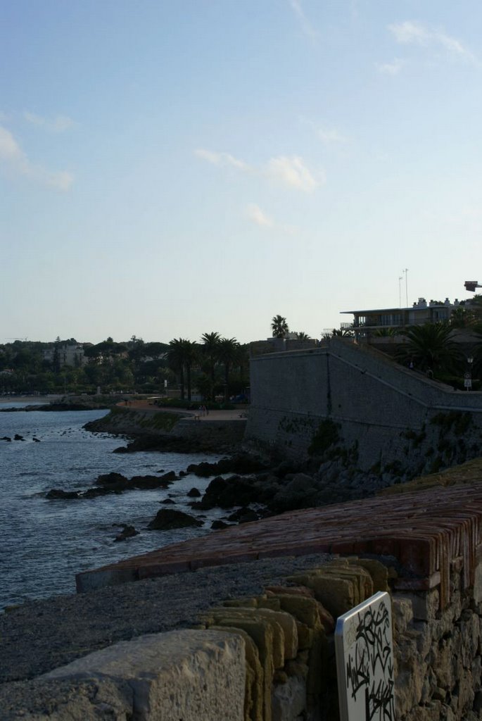 Antibes - Promenade Amiral de Grasse - View South by txllxt TxllxT