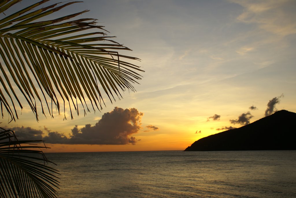 Atardecer desde el Faro de Maunabo by Nelson "Papo" Vazque…