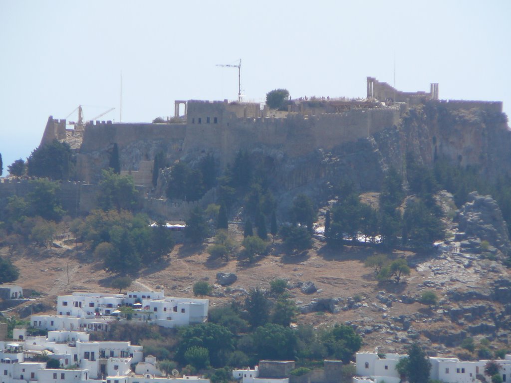 Herangezoomt Akropolis von Lindos (am Renovieren) by ScottyMcCoy