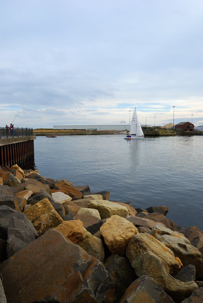 Lonely ship and the Wear River mouth by somaliayaswan