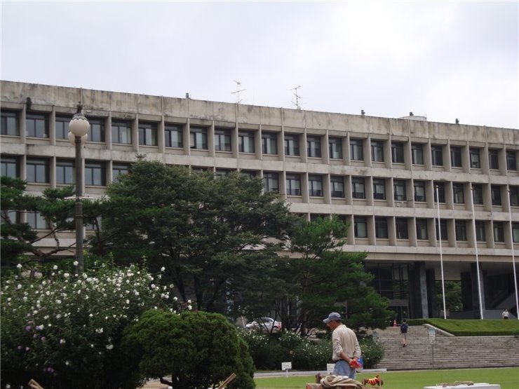 서울대학교 행정관(The Adiministraion Centre of The Seoul National University) by Seoulian