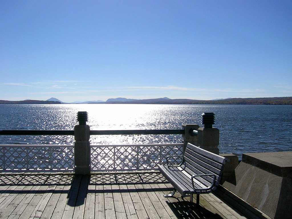 Lac Menphrémagog (Magog, Canada) by Dan Duquette