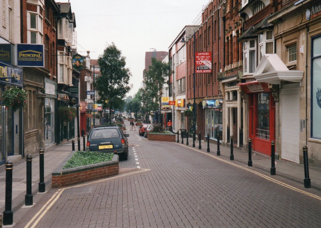 Chertsey Road looking North. Summer 1999 by Malcolm Head