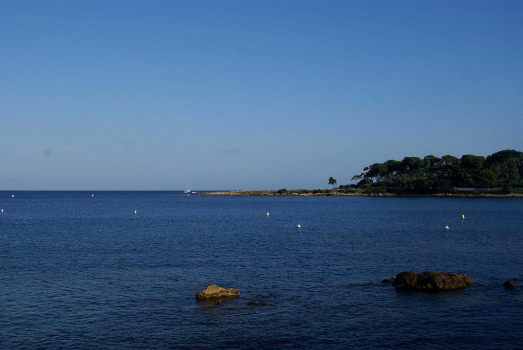 Cap d'Antibes - Boulevard de la Garoupe - View SE by txllxt