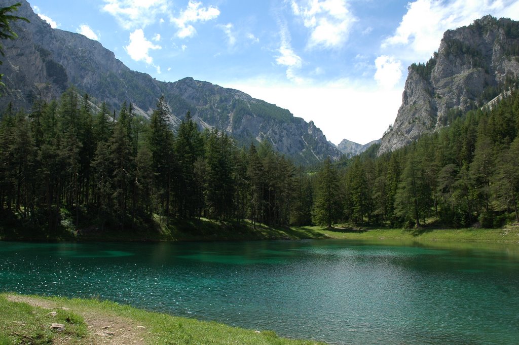 Grüner see by lebanac