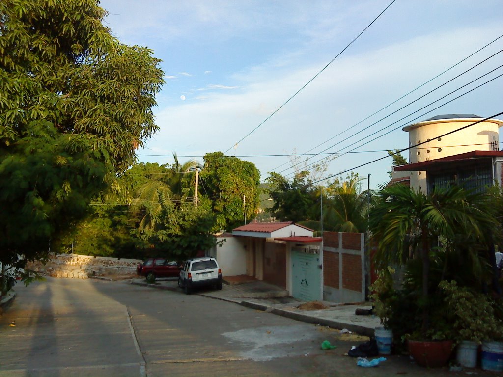 Burocratas, Acapulco, Gro., Mexico by Ulises Mena